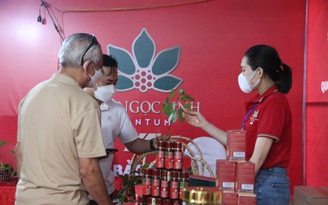 Phiên chợ sâm Ngọc Linh tại Kon Tum đạt doanh thu hơn 30 tỉ đồng