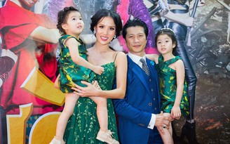Dustin Nguyễn khoe vợ con trong buổi công chiếu '798Mười'