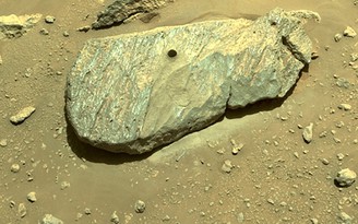 Xe tự hành của NASA thu được mẫu đá đầu tiên trên sao Hỏa