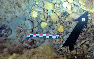 Bất ngờ phát hiện kho báu thời La Mã khi đang lặn biển nhặt rác