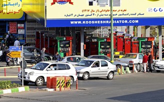 Trạm xăng khắp Iran tê liệt vì tin tặc tấn công