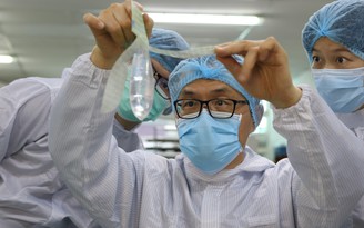 Bác sĩ Malaysia tạo ra bao cao su 'phi giới tính' đầu tiên trên thế giới