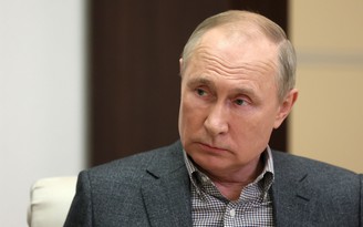 Tổng thống Putin tiêm liều tăng cường, sẵn sàng tình nguyện thử nghiệm vắc xin Covid-19 mới