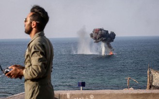 Iran bắn một loạt tên lửa đạn đạo, gửi cảnh báo tới Israel