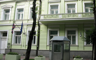 Sau Mỹ, đến Anh rút bớt nhân viên Đại sứ quán ở Ukraine