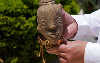 Đang làm đồng, tìm ra đầu nữ thần 4.500 tuổi
