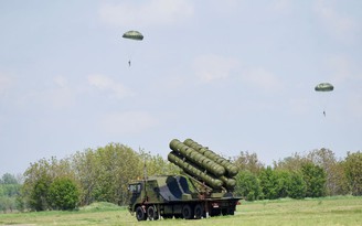 Serbia trình diễn tên lửa mới được Trung Quốc chuyển giao