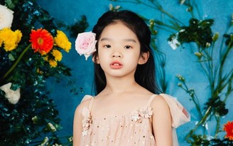 Con gái Xuân Lan làm vedette show thời trang