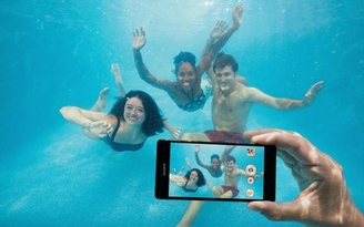Sony gây tranh cãi với quảng cáo dùng điện thoại để chụp ảnh dưới nước