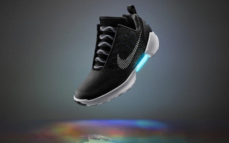 Nike ra mắt giày công nghệ tự biết thắt nút