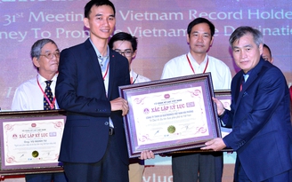 LG nhận kỷ lục 'TV OLED 4K đầu tiên tại Việt Nam'