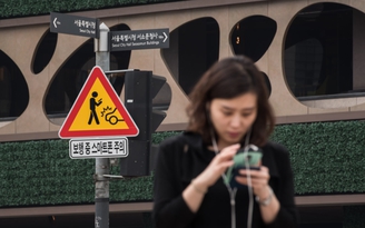Biển báo giao thông cho người nghiện smartphone