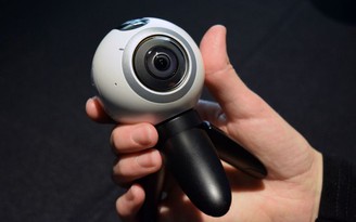 Gear 360 quay phim chụp ảnh 360 độ của Samsung có gì đặc biệt?