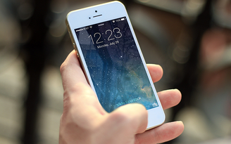 Apple bị tố lưu giữ lịch sử cuộc gọi trên iPhone