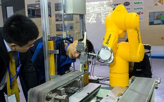 Foxconn lên kế hoạch thay thế người lao động bằng robot