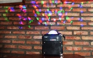 SoundMax trình làng loa di động D-1000 Disco Cube