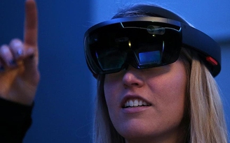 Microsoft chính thức bỏ rơi HoloLens thế hệ đầu tiên