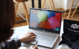 FPT Shop giảm giá bán laptop, MacBook cho tân sinh viên