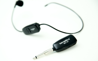 SoundMax trình làng mẫu micro không dây đeo tai MC-01