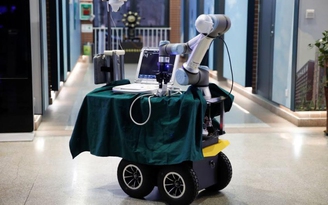 Trung Quốc thiết kế robot trợ giúp nhân viên y tế