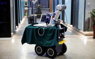 Trung Quốc phát triển robot giúp các bác sĩ chiến đấu với Covid-19