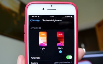 iPhone có thể tự động chuyển chế độ Dark và Light
