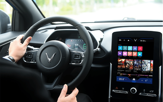 FPT Play hợp tác VinFast đưa nội dung giải trí lên xe ô tô điện
