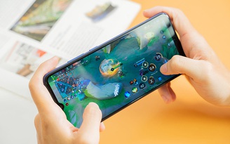 Những smartphone pin 'trâu' chơi game xuyên tết