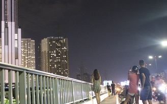 Nguy hiểm khi tìm view 'sống ảo' trên cầu Sài Gòn