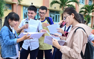 Học sinh 'uống thuốc trợ tim' chờ điểm thi THPT quốc gia