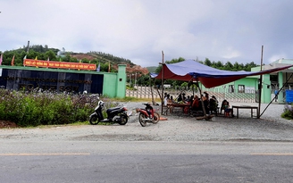 Chính quyền thất hứa, người dân Hà Tĩnh lại chặn cổng nhà máy xử lý rác