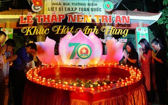 Hơn 500 đoàn viên thanh niên thắp nến tri ân tại Ngã ba Đồng Lộc