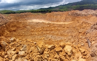 Cận cảnh hiện trường khai thác khoáng sản trái phép ở thượng nguồn sông Rác