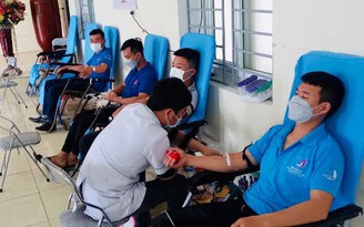 4 thanh niên vượt hơn 50 km hiến máu cứu người