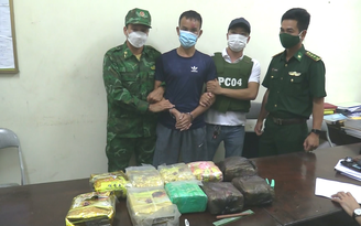 Hà Tĩnh: Bắt giữ nghi phạm thuê xe taxi vận chuyển 10 kg ma túy đá