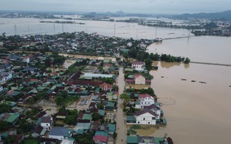 Nghệ An: Người dân vùng lũ tất tả ‘chạy lụt’