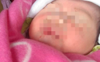 Bé gái sơ sinh bị bỏ rơi bên vệ đường ở Hà Tĩnh