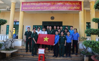 Tuổi trẻ Bình Phước thăm, chúc tết các chiến sĩ bộ đội biên phòng
