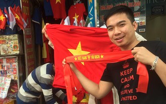 'Phố cờ' sôi động trước giờ U.23 Việt Nam quyết đấu U.23 Qatar