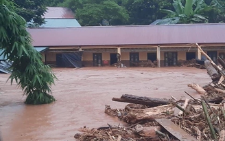 Lũ quét qua trường học ở Điện Biên, nhà sập đổ, tài sản bị cuốn trôi