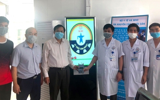 Phòng chống Covid-19: Sinh viên Thái Nguyên sáng chế máy đo thân nhiệt không chạm siêu nhanh