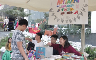 Học sinh mở hội chợ góp cả trăm triệu cho dự án thiện nguyện