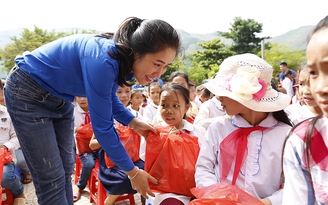 Trung thu sớm ở vùng lũ quét Mường La