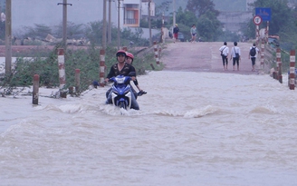 Mưa lũ tiếp diễn, Trung bộ đối mặt nguy cơ ngập lụt diện rộng