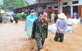 Quân đội điều xe lội nước, máy bay giúp dân ứng phó với bão số 3