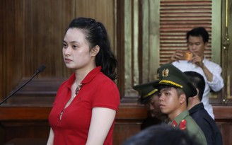 Hot girl Ngọc Miu được người tình Văn Kính Dương 'bảo vệ' trước tòa