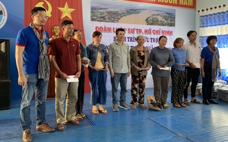 Đoàn luật sư TP.HCM trao 803 triệu đồng cứu trợ đồng bào miền Trung