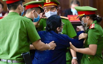 Bị cáo Dương Thị Bạch Diệp gây rối, đập phá, la hét tại tòa