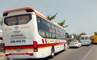 Tuyến Quốc lộ 1 ở Bạc Liêu bị kẹt xe kéo dài do khách hành hương