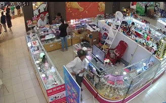 Trộm điện thoại trong siêu thị Co.op mart ở Sóc Trăng trong 30 giây